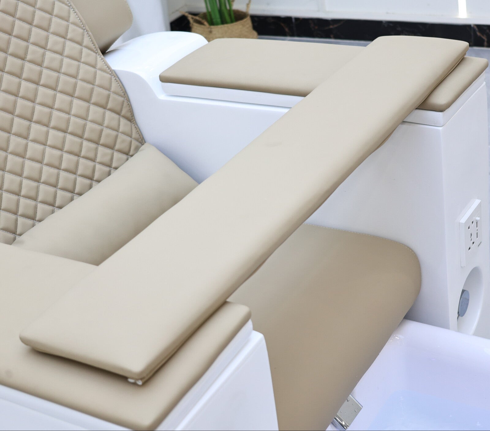 MILANO  Relax Pro– With Massage & Pedicure Wash By Nuri's Glam